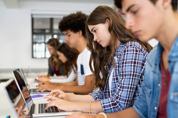 Una vez que te aprueben el estatus juvenil USA, puedes solicitar la green card