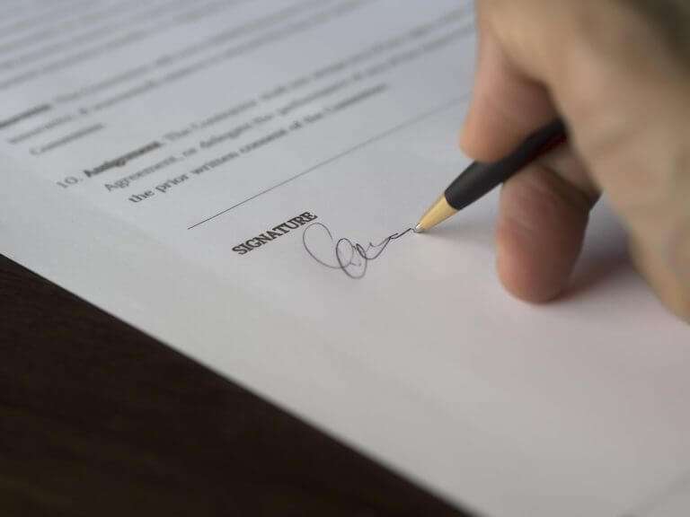 puedo arreglar papeles si tengo una salida voluntaria