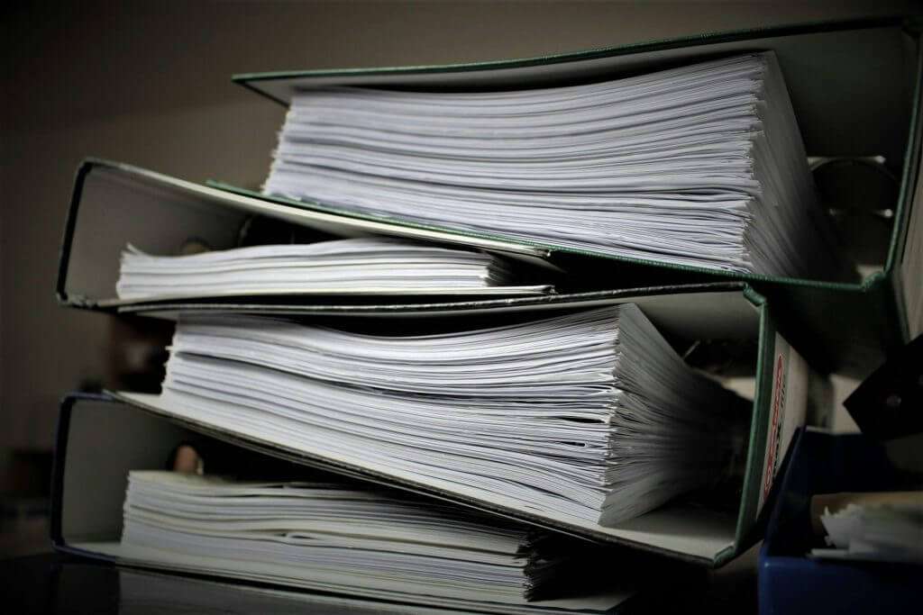 Debe presentar la documentación de respaldo adecuada traducida al inglés